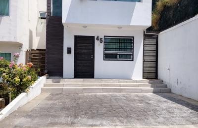 ¡Casa en renta en El Lago frente a CETYS Universidad!